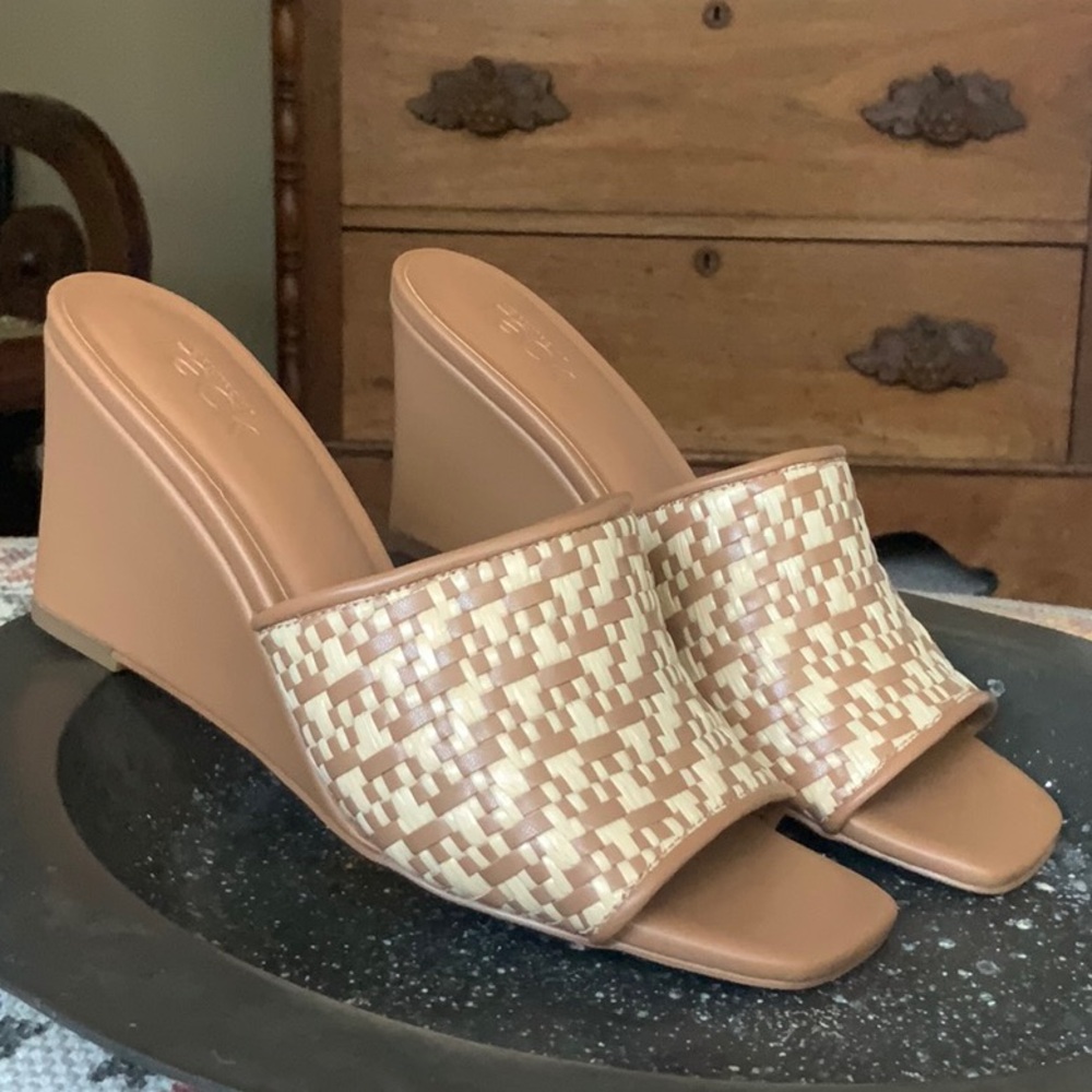 Stylish Tan Wedge Sandals